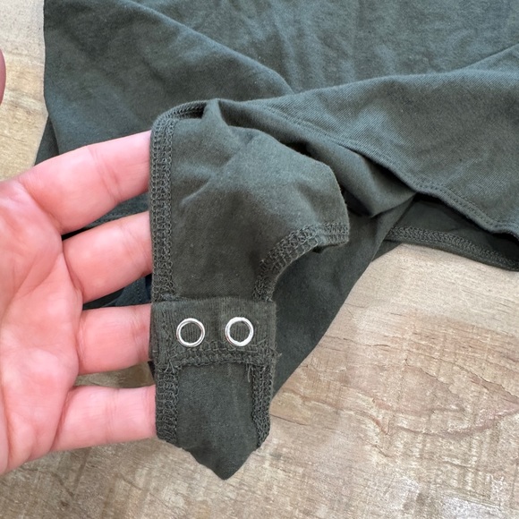 Forever 21 Contemporary off the shoulder ruffle bodysuit women’s - Picture 5 of 10